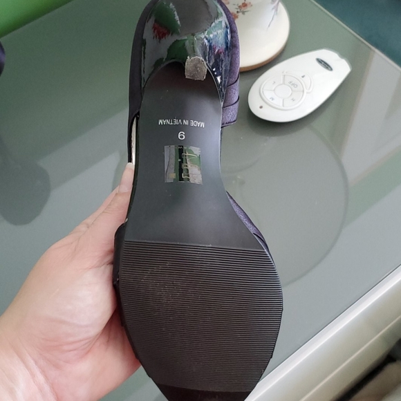 Black heels - Picture 2 of 2